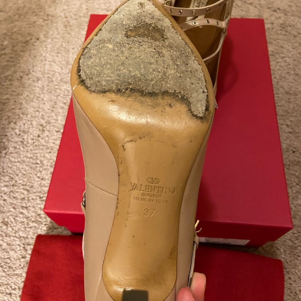 Shoes - Picture 5 of 6